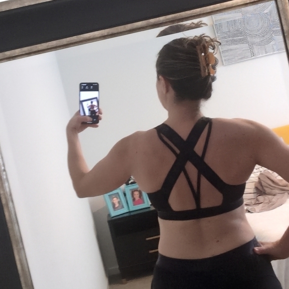 DECJUBA Black Sports Bra Deluxe Active Designed in Australia size Small - Picture 9 of 9